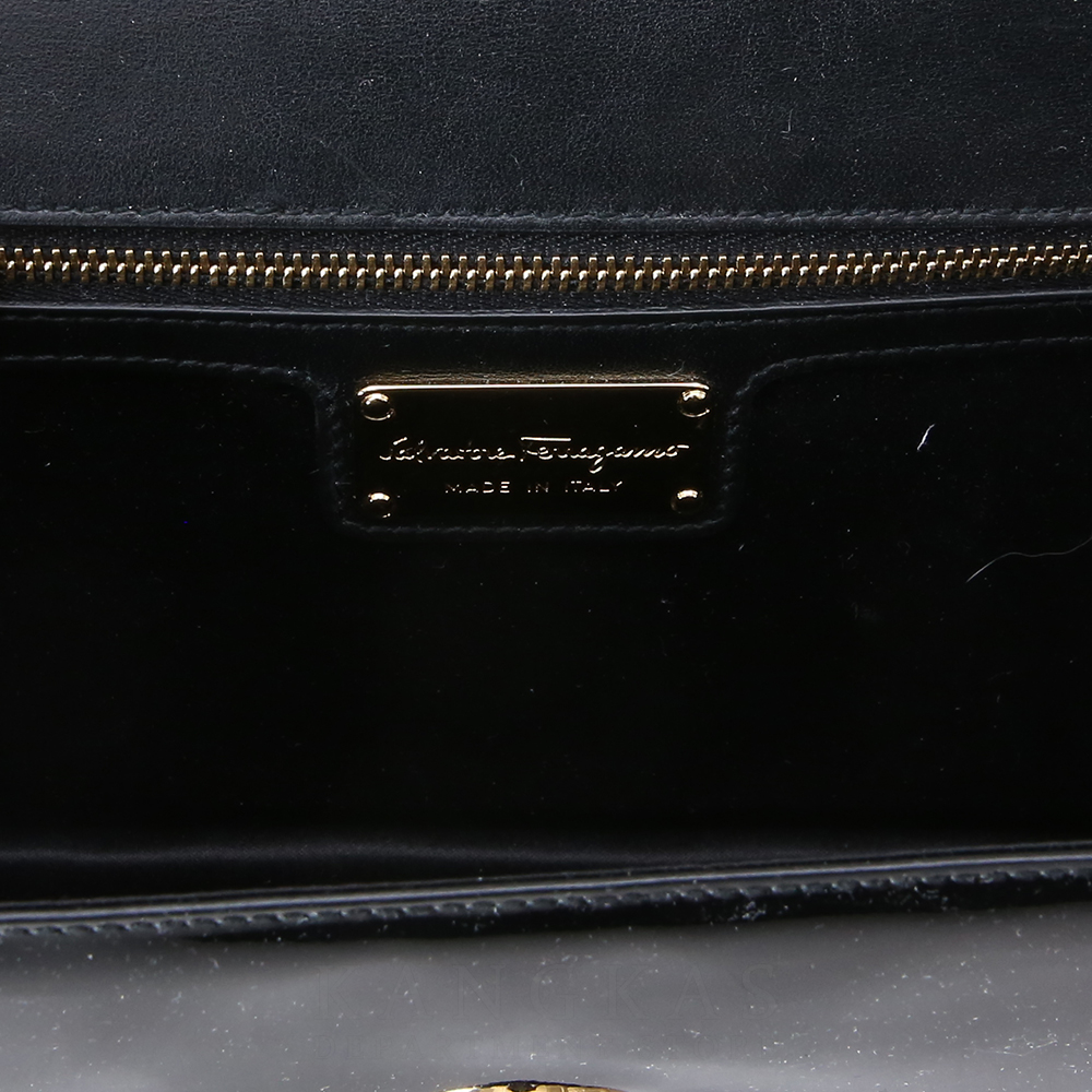 FERRAGAMO(USED)페레가모 페이던트 바라리본 체인 숄더백